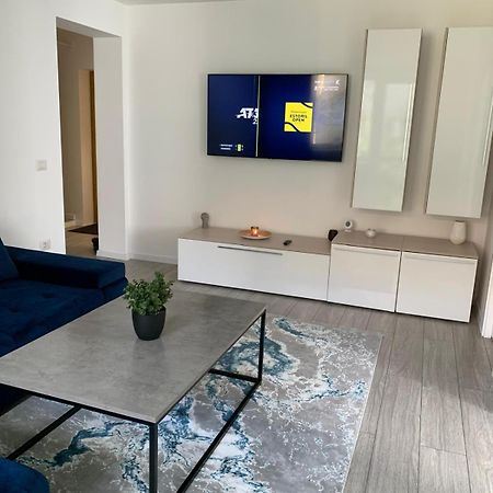 Rose Apartment Piatra Neamt Ngoại thất bức ảnh