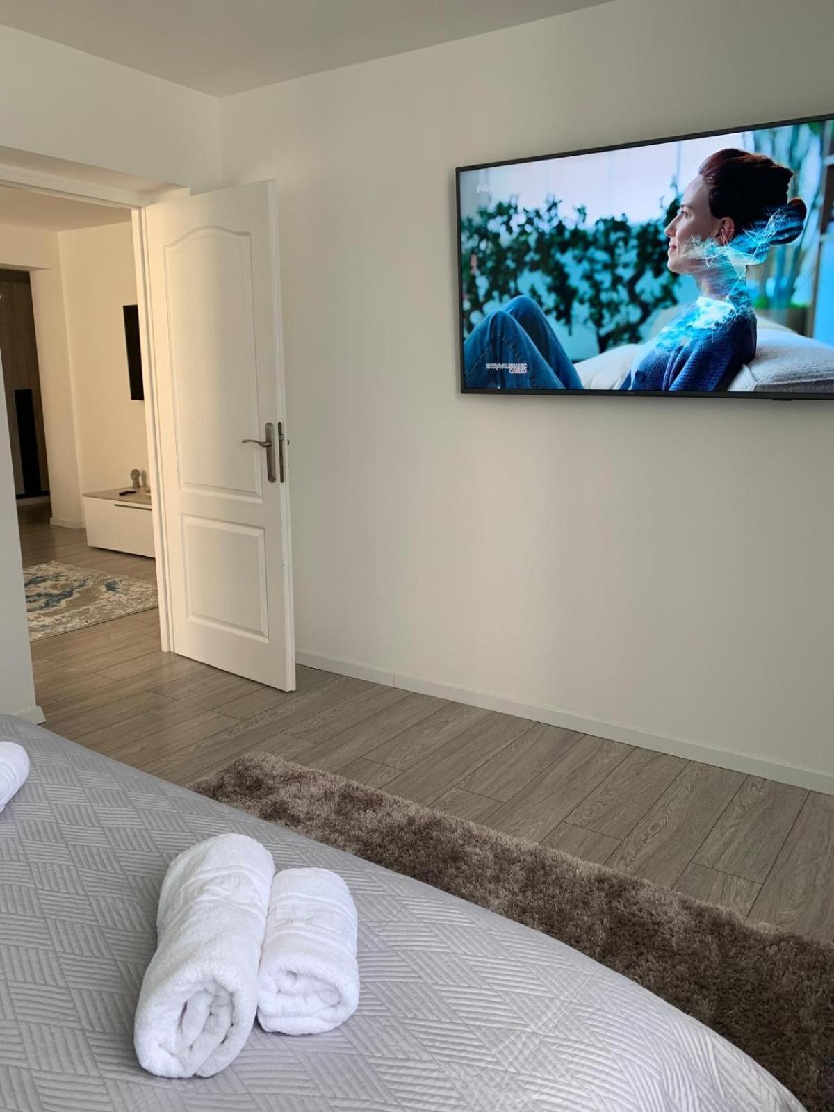 Rose Apartment Piatra Neamt Ngoại thất bức ảnh