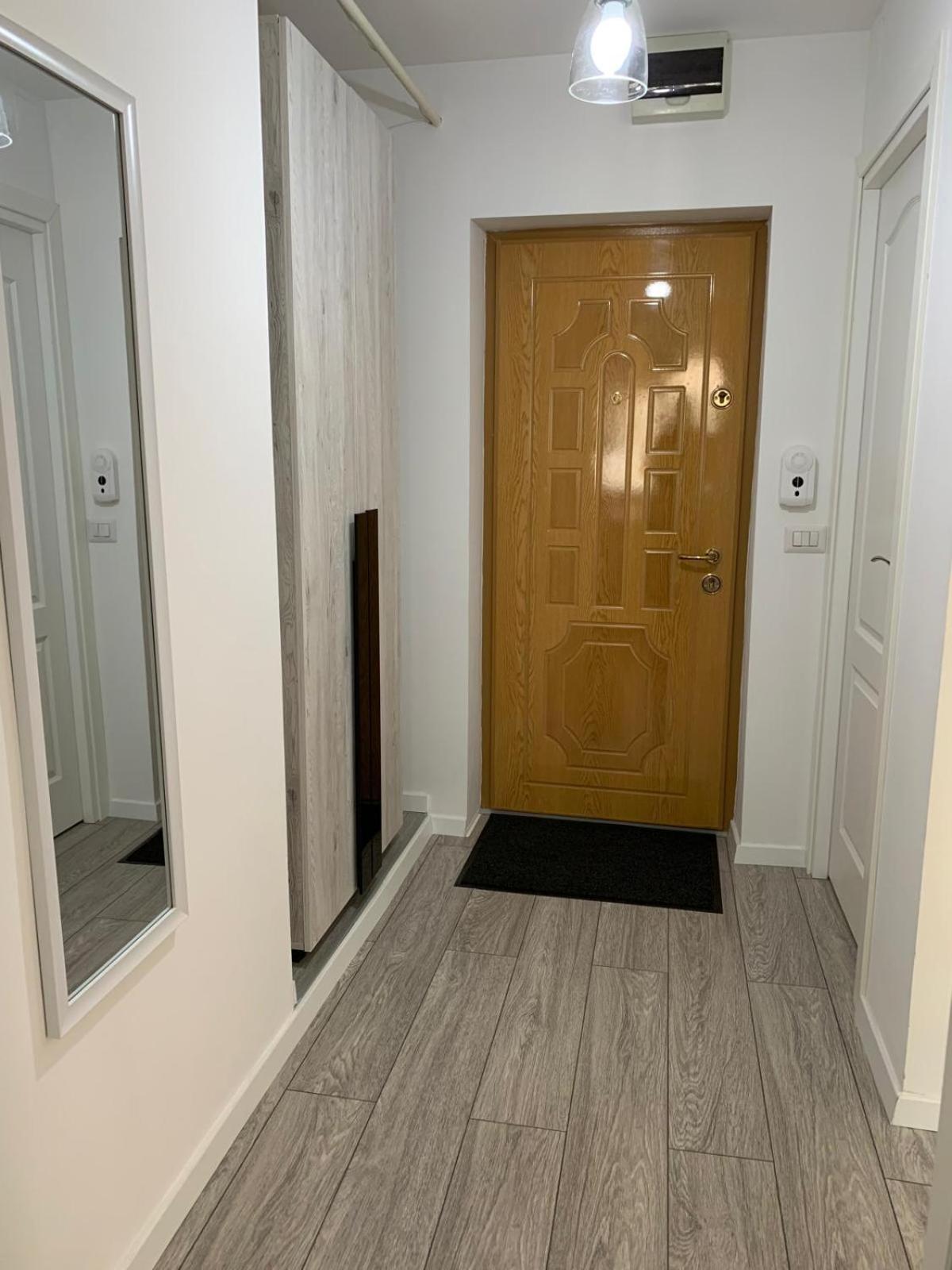 Rose Apartment Piatra Neamt Ngoại thất bức ảnh