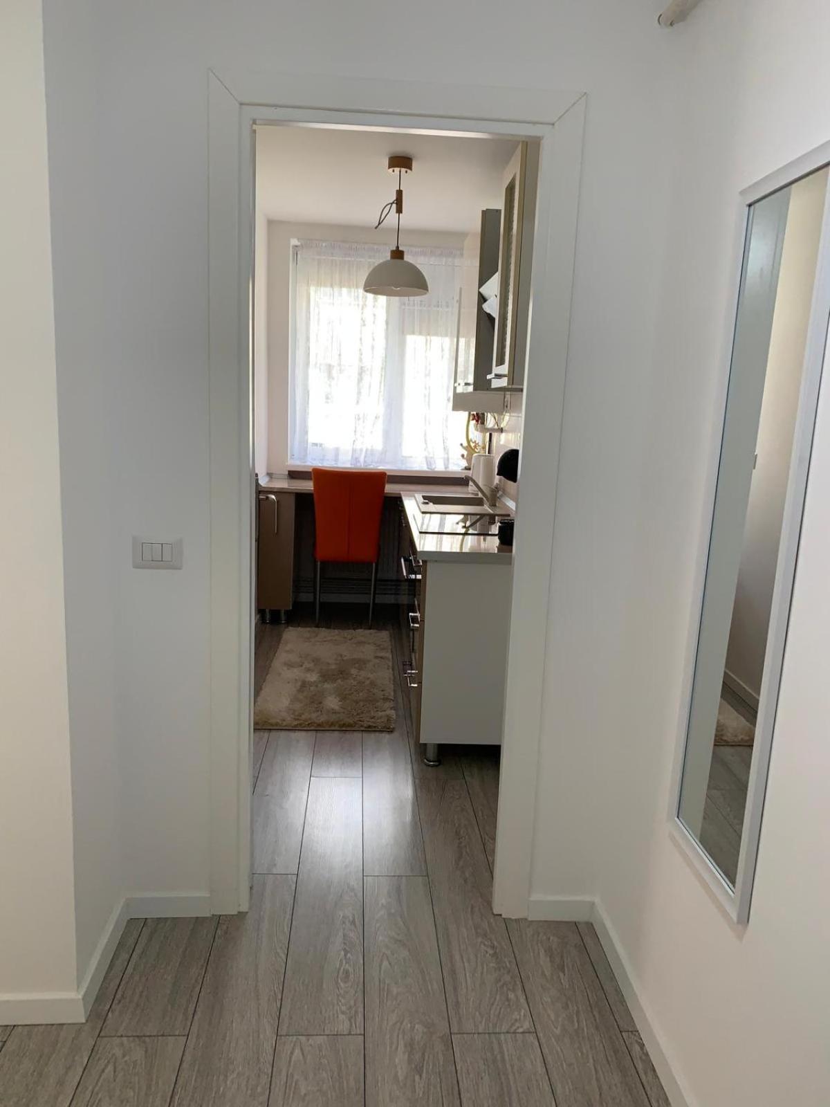 Rose Apartment Piatra Neamt Ngoại thất bức ảnh