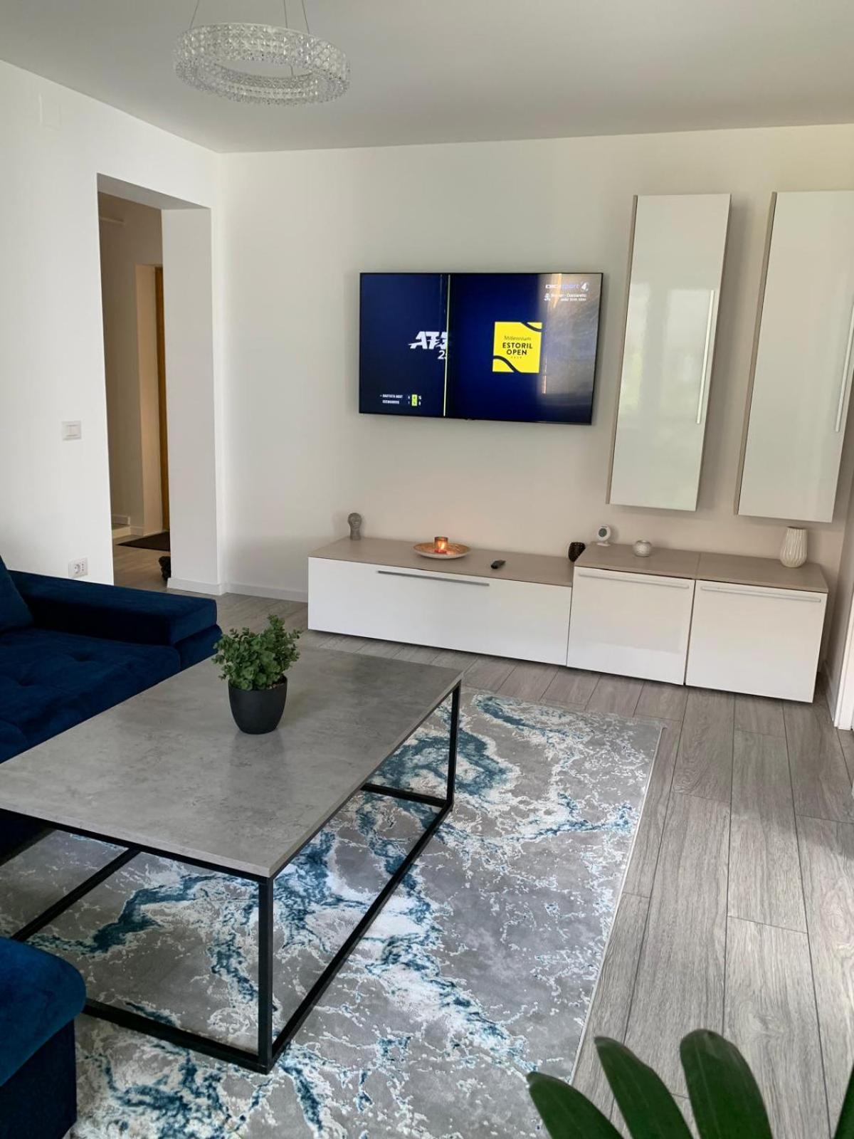 Rose Apartment Piatra Neamt Ngoại thất bức ảnh