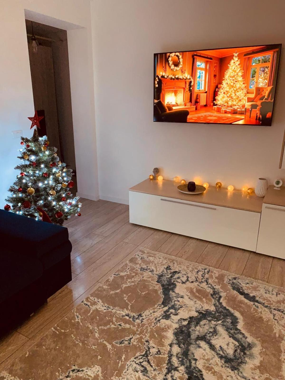 Rose Apartment Piatra Neamt Ngoại thất bức ảnh